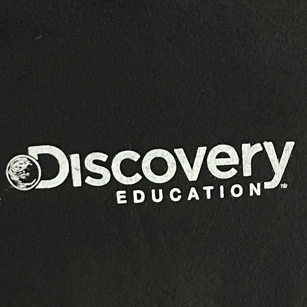 NWOT Discovery Education Snuggie